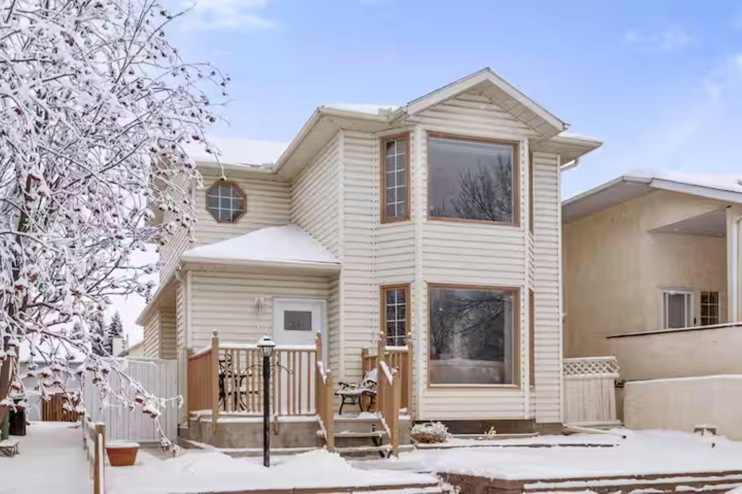 Home Away From Home!! Calgary Exterior photo